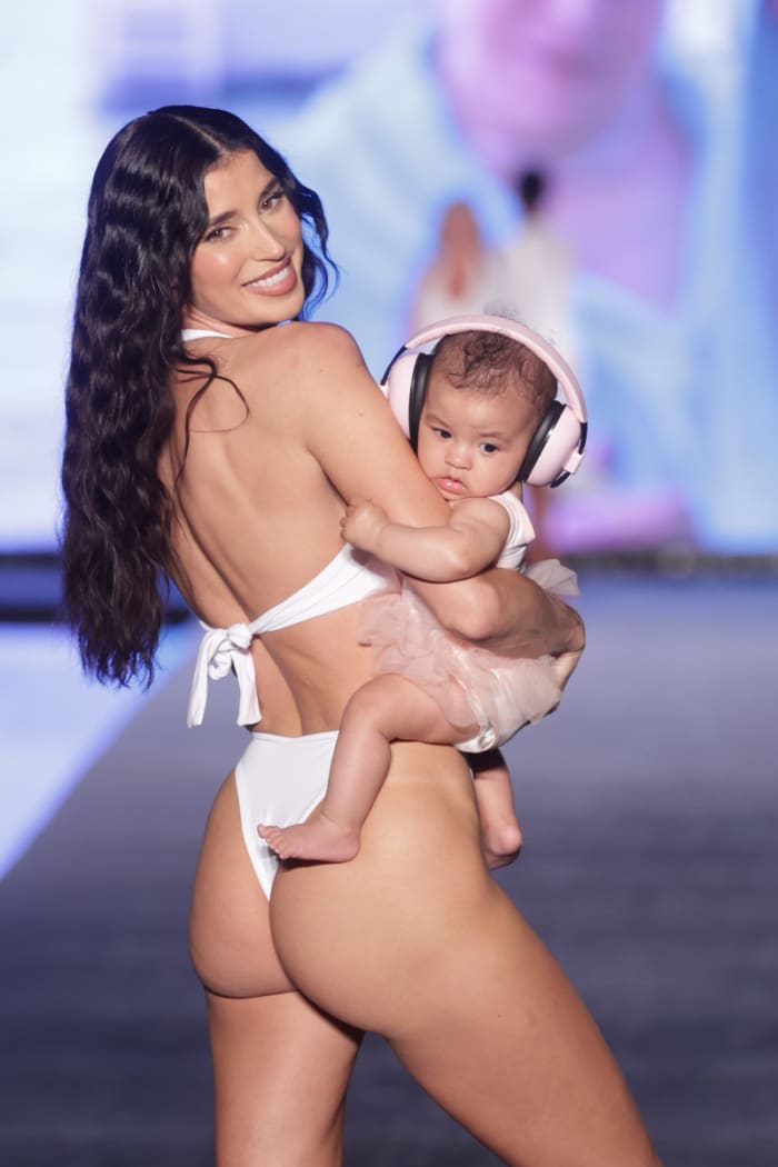 Nicole Williams English and India Moon English.